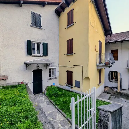 Casa Colore Intera Casa Nel Borgo Antico Tatil Evi Ossuccio