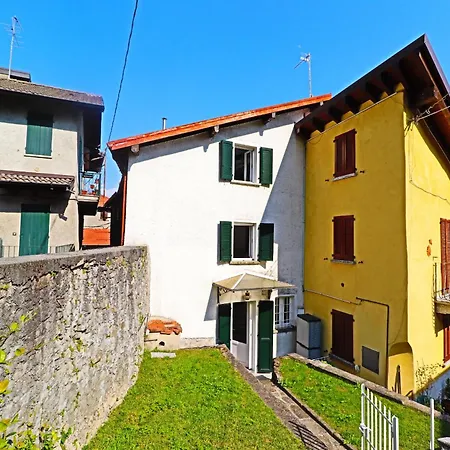 Holiday home Casa Colore Intera Casa Nel Borgo Antico Ossuccio