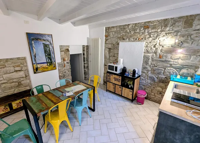 Casa Colore Intera Casa Nel Borgo Antico Feriehus *