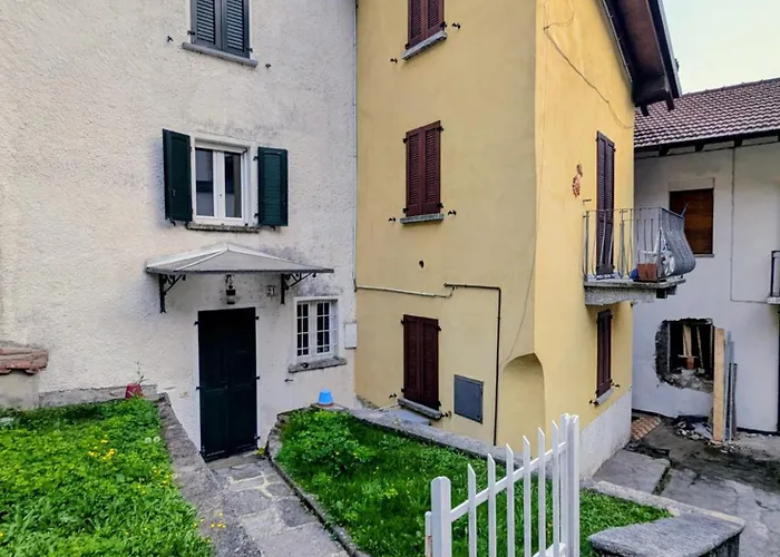 Casa Colore Intera Casa Nel Borgo Antico Semesterbostad Ossuccio