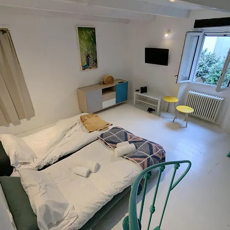 Semesterbostad Casa Colore Intera Casa Nel Borgo Antico *